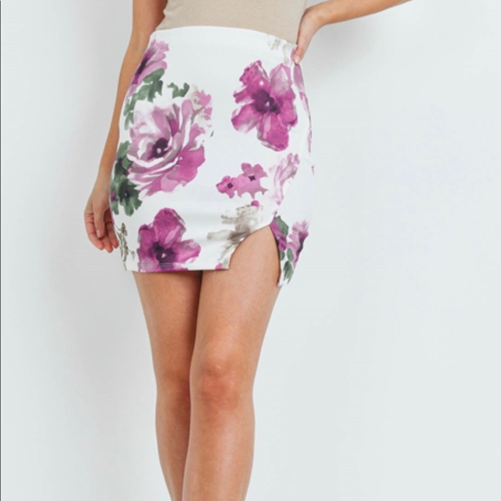 Ivory Floral Skirt Size S to L NWOT
